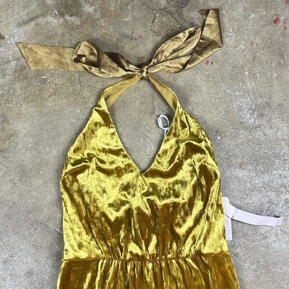 Avec Les Filles Gold Velvet halter long dress
Size: 2 - Picture 3 of 6